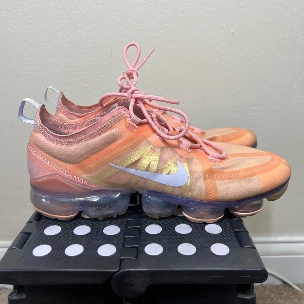 Nike Air VaporMax 2019 Running Shoes Womens Size 10 AR6632-603 Bleached Coral